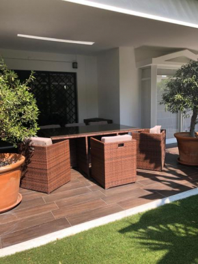 Modern ground floor garden apartment in Aloha Gardens close to Puerto Banus, Marbella